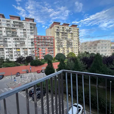 Sun-Filled Cozy Apartment With Park View Balcony - 2 Min To Ondrej Nepela Arena