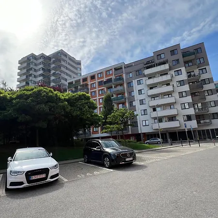 Sun-Filled Cozy Apartment With Park View Balcony - 2 Min To Ondrej Nepela Arena Апартаменты Братислава