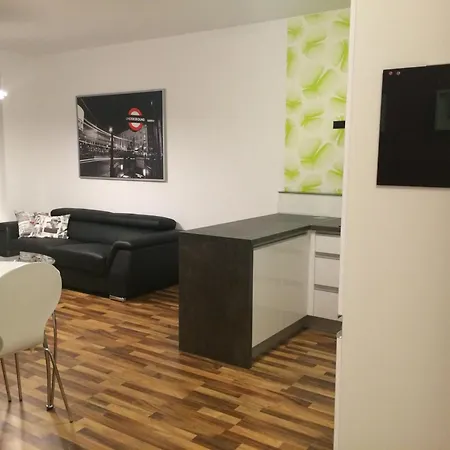 Sun-Filled Cozy Apartment With Park View Balcony - 2 Min To Ondrej Nepela Arena Братислава