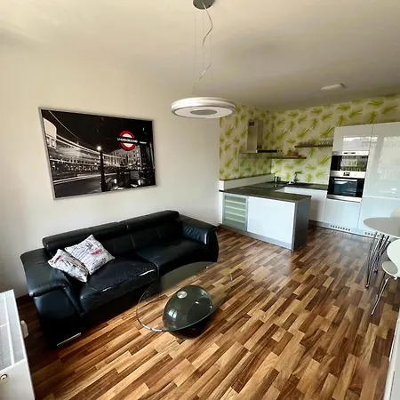 Sun-Filled Cozy Apartment With Park View Balcony - 2 Min To Ondrej Nepela Arena