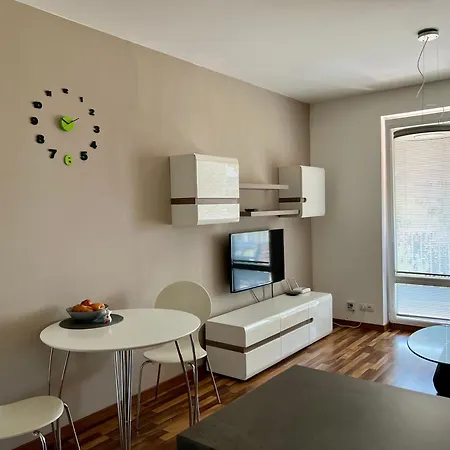 Sun-Filled Cozy Apartment With Park View Balcony - 2 Min To Ondrej Nepela Arena Братислава